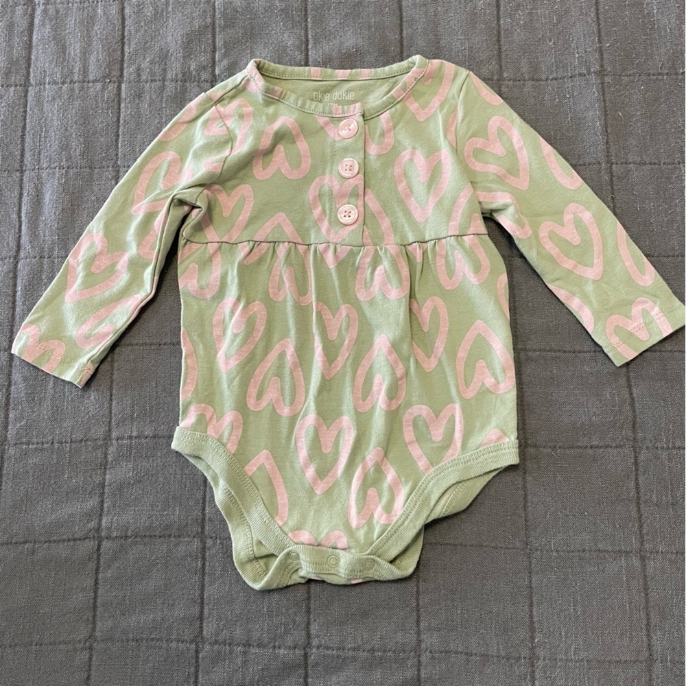 12 months NWT heart bodysuit​​​​​​​
